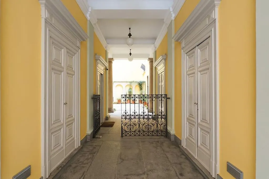 Cozy One Bedroom Apartment - Castello Sforzesco Milano İtalya